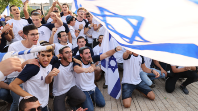 ×ž×¦×¢×