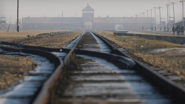 Las vías de tren que llevan a Auschwitz