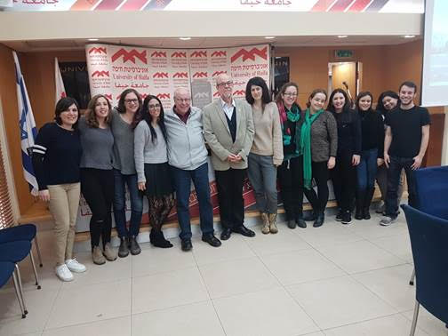 Gustavo Mesch con estudiantes Latinoamericanos de la Universidad de Haifa