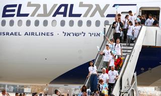 Un grupo de inmigrantes judíos arriba al aeropuerto David Ben-Gurión de Tel Aviv