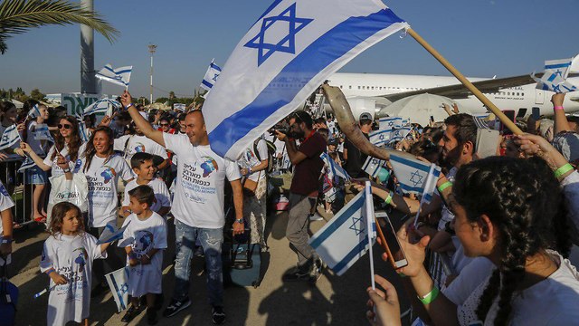 Inmigrantes recien llegados al aeropuerto de Ben Gurión