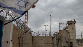 La prision israelí de Ofer con prisioneros palestinos