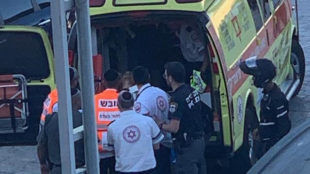 La ambulancia trasladando a los heridos