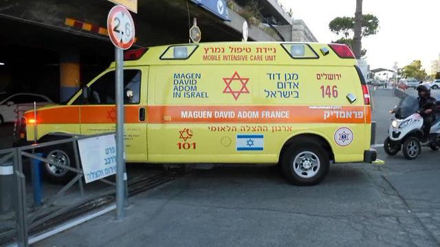 La ambulancia trasladando a los heridos al hospital Shaare Zedek
