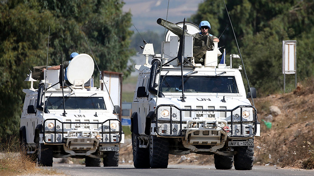 Tropas de UNIFIL patrullan cerca de la frontera entre Israel y el Líbano