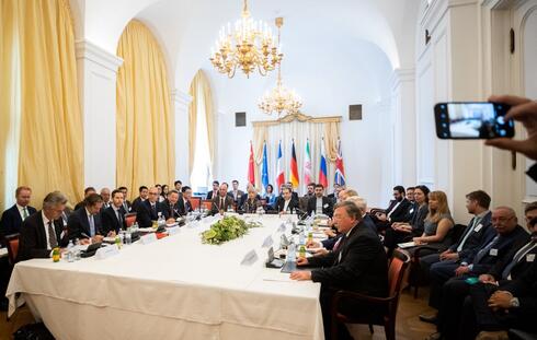 Reunión entre representantes de Irán y la Unión Europea para salvar el pacto nuclear. 
