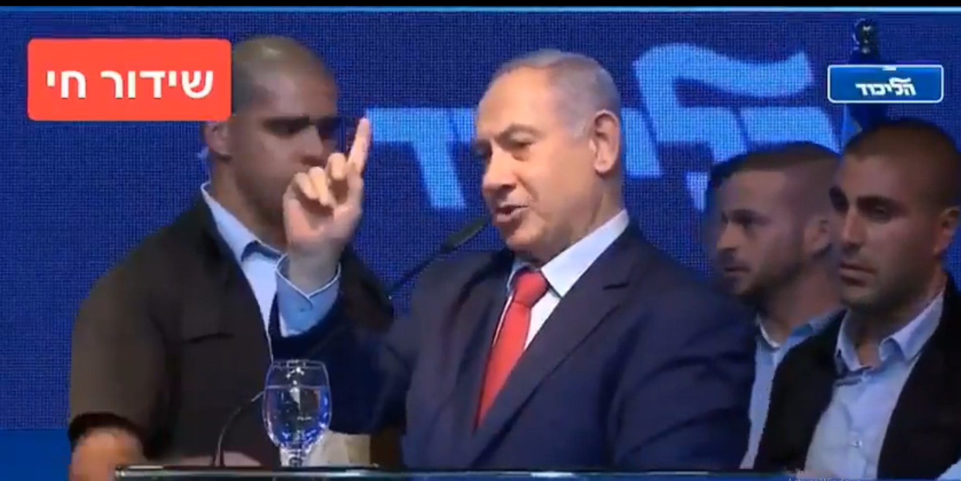 El momento en que Netanyahu pedía evacuar el acto de campaña 