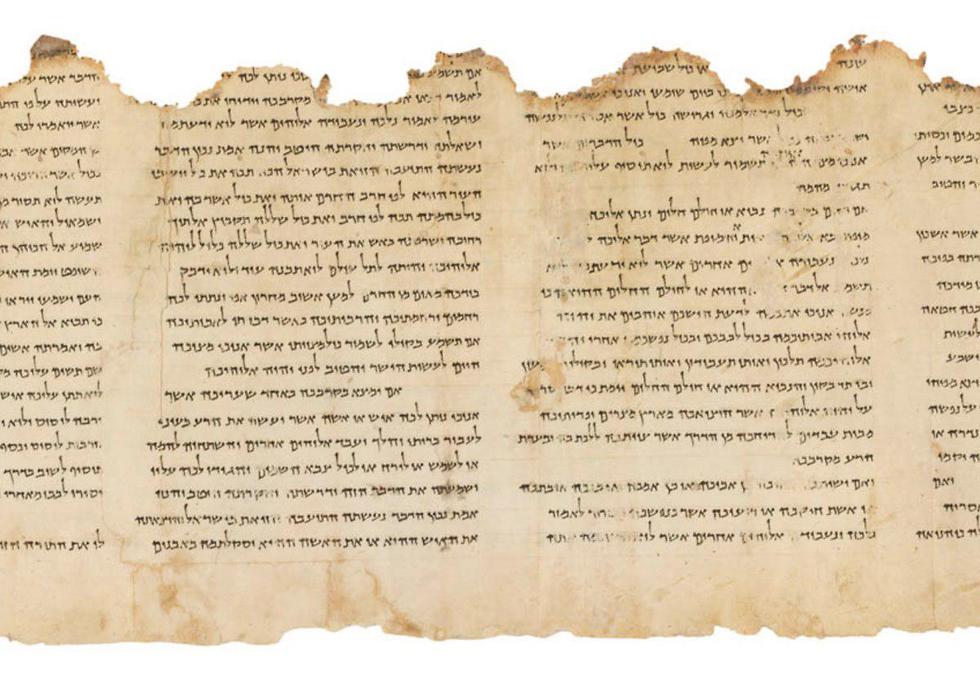 El Rollo del Templo, escrito en hebreo. 