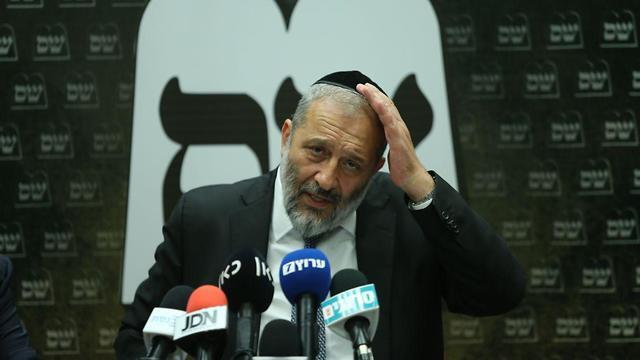 El líder de Shas, Aryeh Der, recomendó a Netanyahu para primer ministro. 