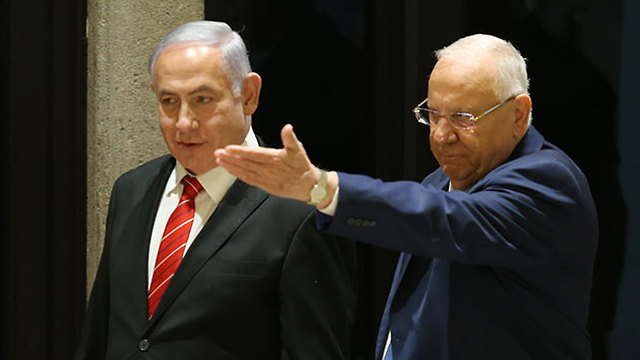 Netanyahu visita al presidente Rivlin y luego será anfitrión de un encuentro con Gantz 