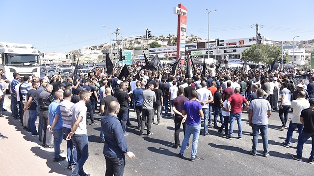 Miles de ciudadanos árabes israelíes se manifestaron reclamando seguridad ante los hechos de violencia 