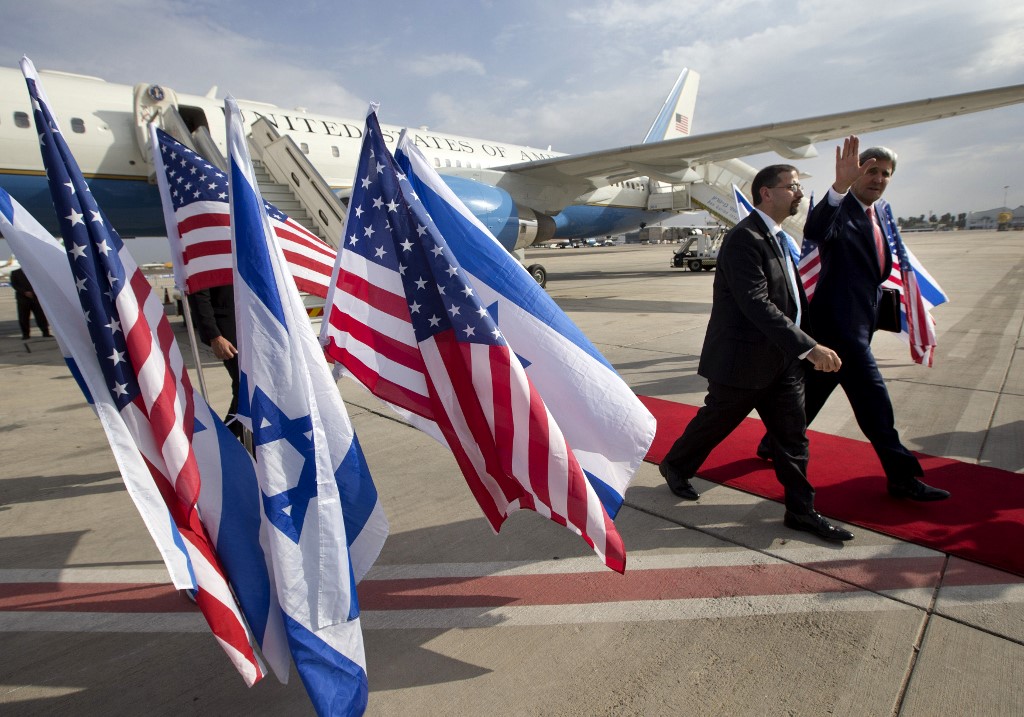 John Kerry y Daniel Shapiro en Israel