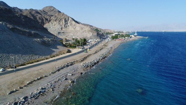 La costa de Eilat después de la limpieza