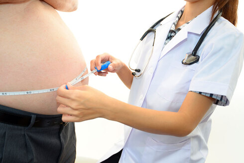 Un estudio italiano reveló que las personas con sobrepeso desarrollaron menos anticuerpos contra el coronavirus tras recibir la vacuna de Pfizer. 