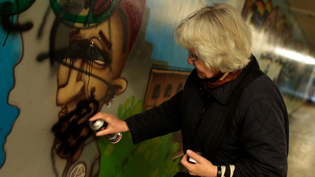 La 'abuela del graffiti' fue multada por primera vez 