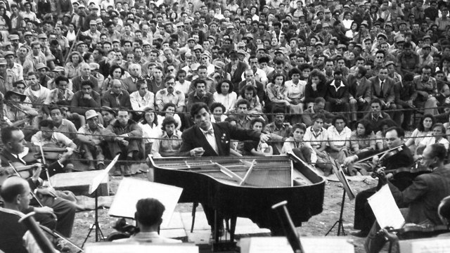 Bernstein dirigiendo la Filarmónica de 1948 en Beer Sheva