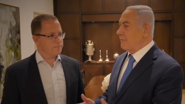 Ariel Bolstein junto al primer ministro Benjamín Netanyahu. 