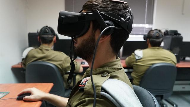 En el aula de realidad virtual se experimenta la realidad en el terreno