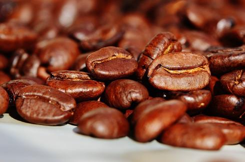 Se recomienda consumir granos de café ligeramente tostados. 