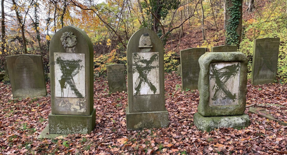 Vandalismo en el cementerio judío de Randers, Dinamarca 