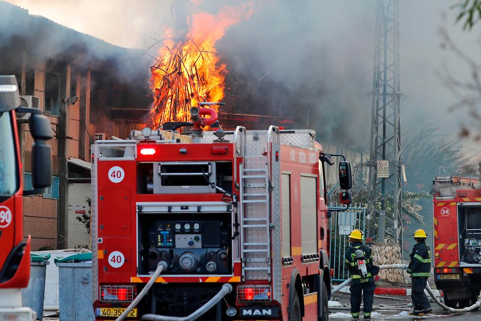 El incendió impactó en el depósito de colchones y causó pérdidas totales. 