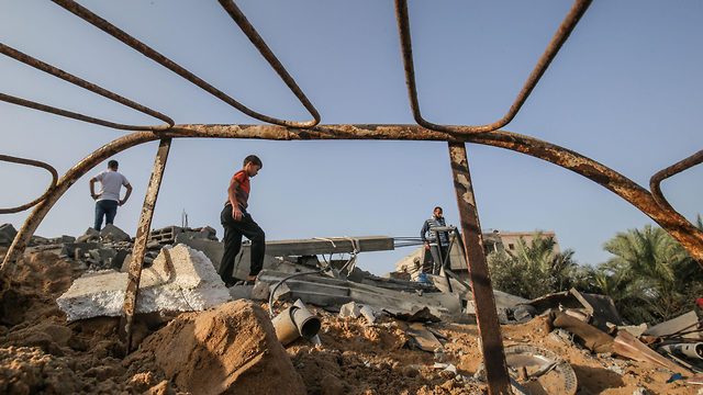 Destrozos luego de un bombardeo de las FDI en Gaza