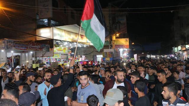 Masiva manifestación en Gaza en contra de la tregua con Israel 