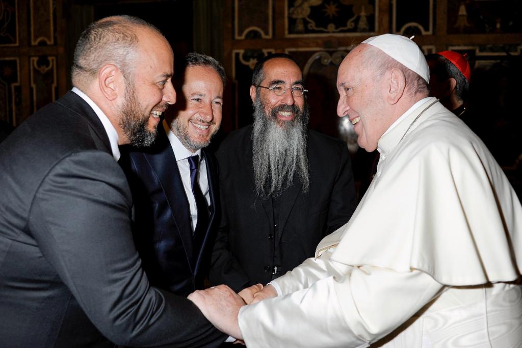 El papa Francisco junto a Guy Azubel, Martin Maslo y el rabino Daniel Goldman. 