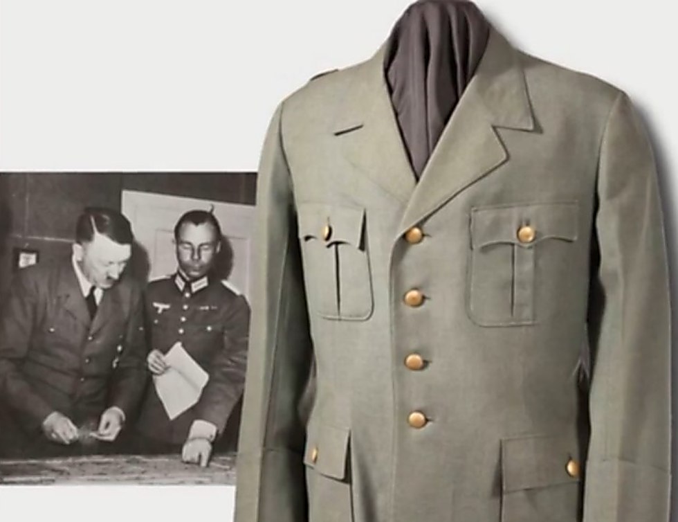 Un uniforme usado por Hitler.