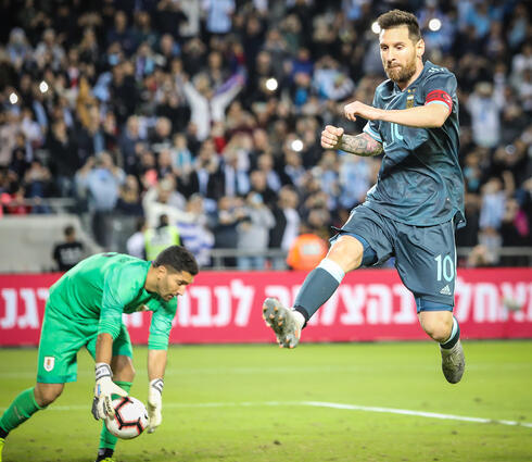 En noviembre de 2019, con Messi como capitán, Argentina jugó en Israel un amistoso ante Uruguay. 