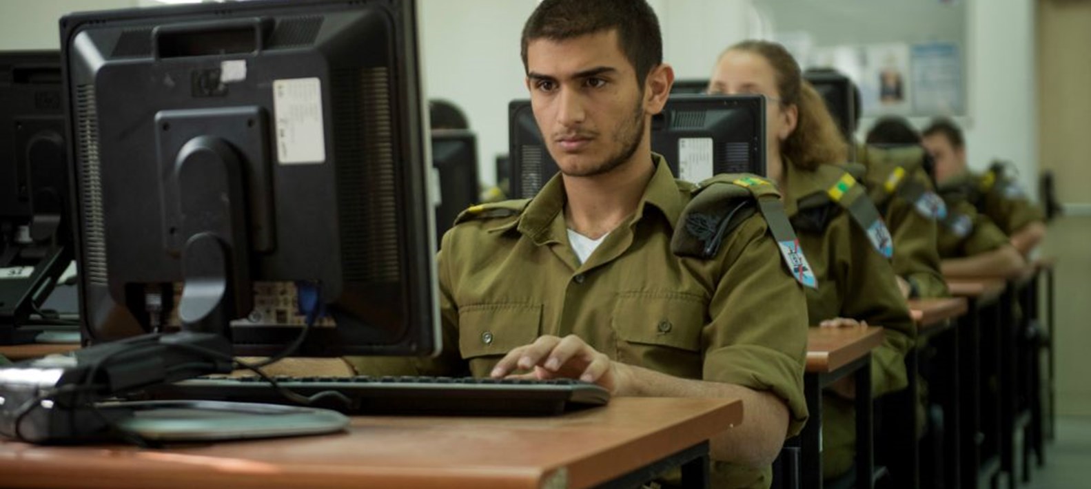 Las duras restricciones son la razón por la cual los israelíes de la cibernética deciden iniciar empresas en el extranjero. 