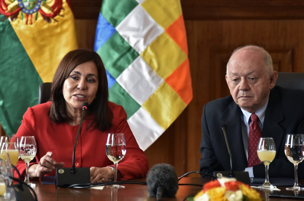 Jefa de la diplomacia del gobierno transitorio boliviano, Karen Longaric 