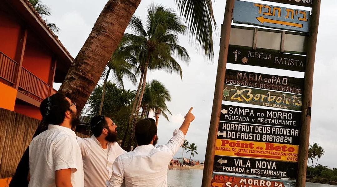 La cantidad de israelíes en la isla es tan grande que se han colocado carteles en hebreo. 
