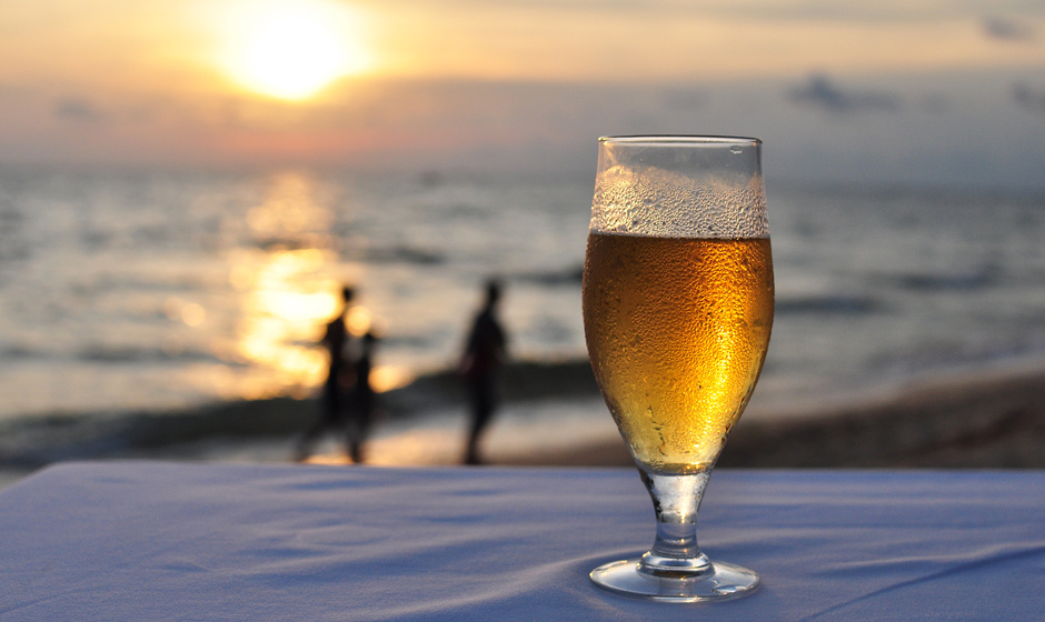 Cerveza en la playa de Tel Aviv 