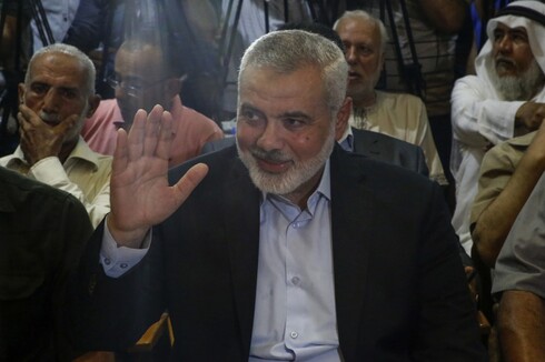 Ismail Haniyeh, líder de la organización terrorista Hamás, envió sus condolencias por la muerte de Erekat. (AFP) Ismail Haniyeh