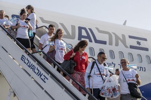 “Mucha gente vendió su casa, cerró todo y espera literalmente sentados arriba de sus maletas”, contó Herzog sobre el congelamiento de la inmigración a Israel. (AFP) Inmigrantes Inmigración Alia