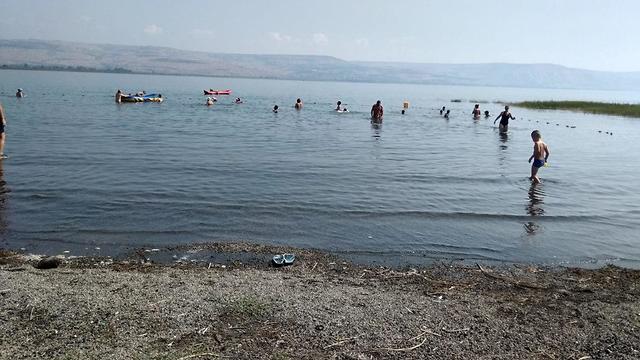 Playa Amnon en el mar de la Galilea. 