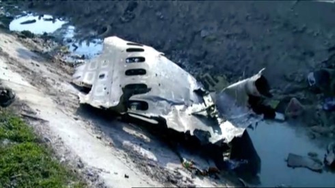 Restos del avión ucraniano luego de ser derribado por las fuerzas iraníes 