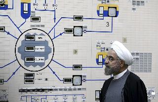 El presidente iraní Rouhani en una planta nuclear iraní