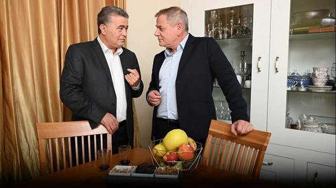 Amir Peretz (Avodá) y Nitzan Horowitz (Meretz) se unen de cara a las próximas elecciones