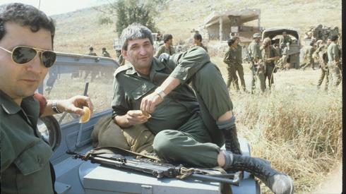 Ehud Barak en el frente libanés. 