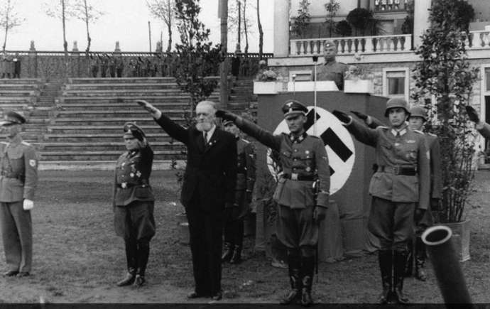 Leon Rupnik con oficiales nazis durante la Segunda Guerra Mundial 