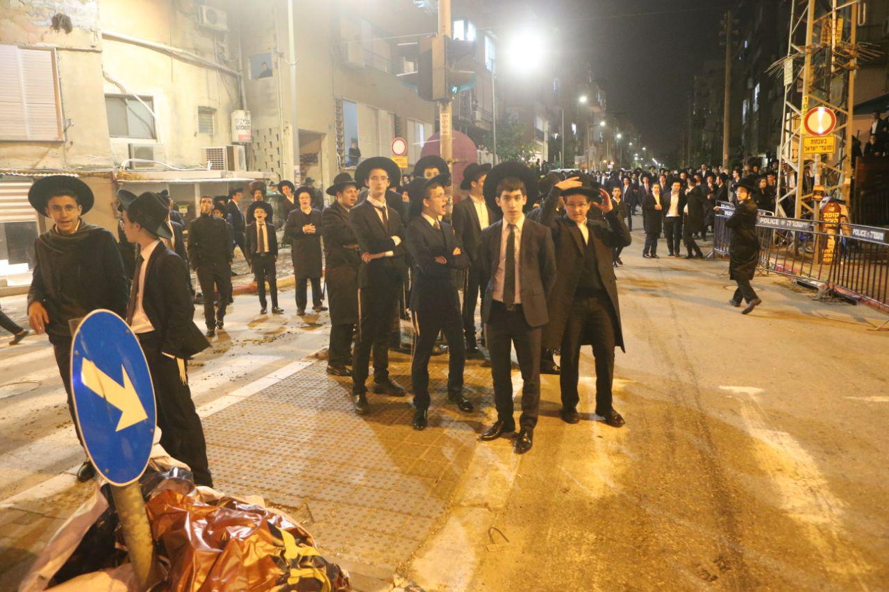 Ultraortodoxos en Bnei Brak protestan contra el transporte público en shabat. 