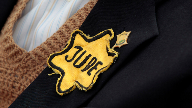 La insignia amarilla solía distinguir a los judíos de la población general durante el régimen nazi 
