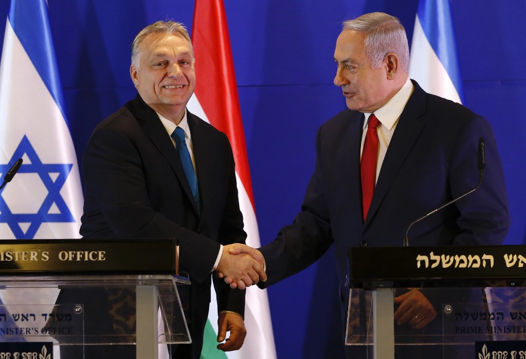El primer ministro húngaro junto a Benjamín Netanyahu  