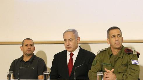 Jefe del Servicio de Seguridad, Nadav Argaman, primer ministro Benjamín Netanyahu y jefe de las FDI Aviv Kochavi  