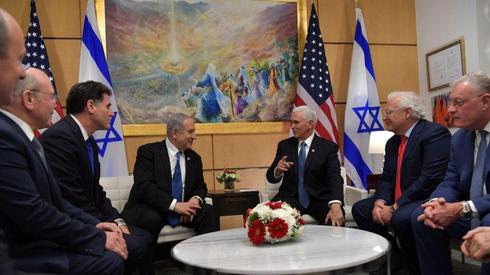 Netanyahu y Pence en la embajada estadounidense en Jerusalem 