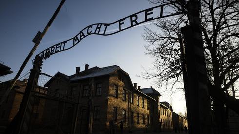 Campo de exterminio de Auschwitz, adonde fueron llevados los familiares de Albert Bourla. (AP) Campo de exterminio de Auschwitz