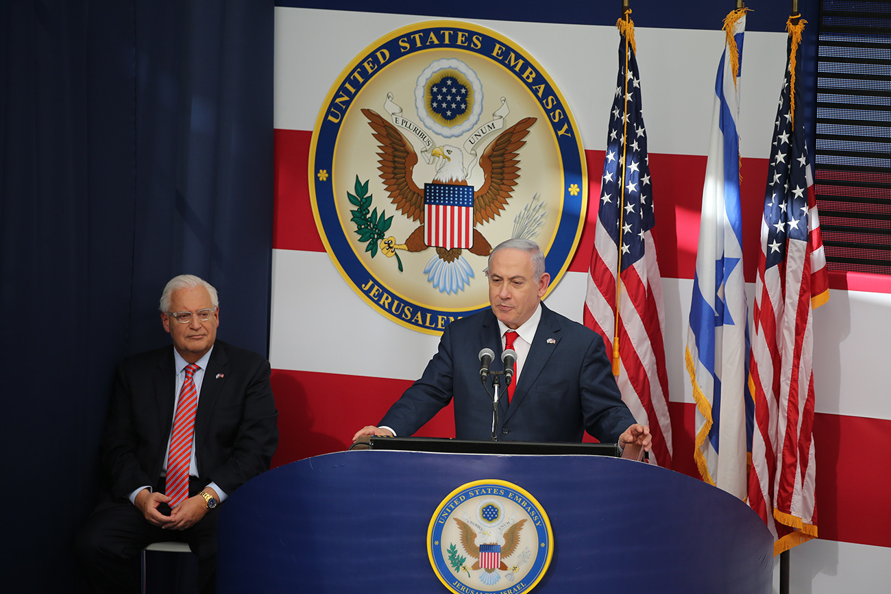 Benjamín Netanyahu y el embajador de los Estados Unidos, David Friedman, en la inauguración de la embajada estadounidense en Jerusalem 