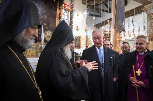 El príncipe Carlos visitó la tumba de su abuela en la Iglesia de María Magdalena en el Monte de los Olivos en Jerusalem 